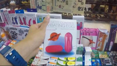 Sử dụng đồ chơi tình dục có an toàn hay không?